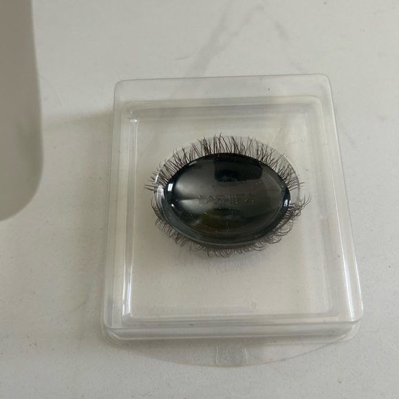 BNIB Lashify F12 in Chocolate - Picture 2 of 2